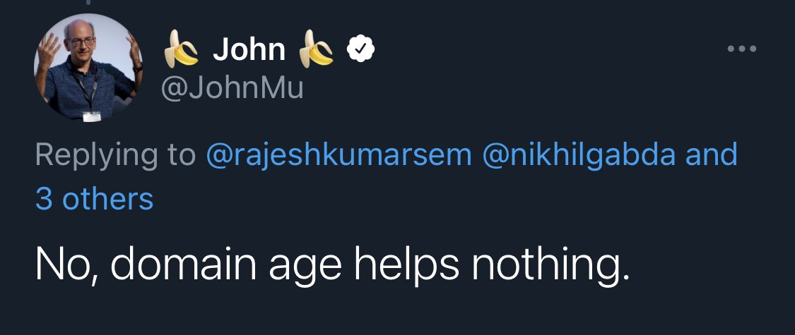 Tuit de John Mueller desmintiendo la edad del dominio como factor de posicionamiento SEO
